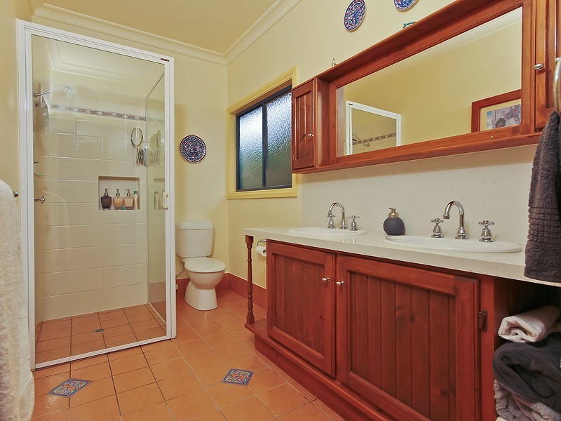 10 Annie Hedge Ct, Closeburn QLD 4520