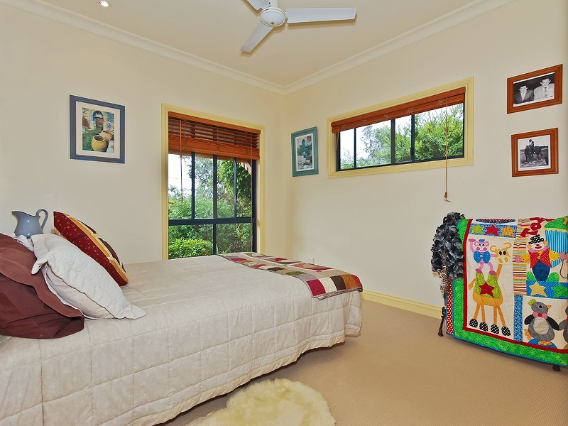 10 Annie Hedge Ct, Closeburn QLD 4520