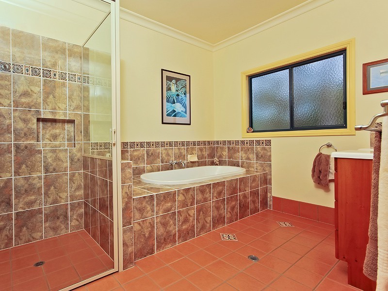 10 Annie Hedge Ct, Closeburn QLD 4520