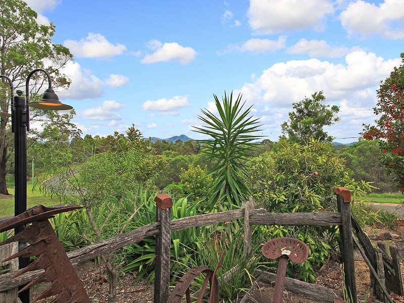 10 Annie Hedge Ct, Closeburn QLD 4520