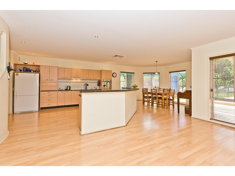 6 Smallwood Ct, Samford Valley QLD 4520