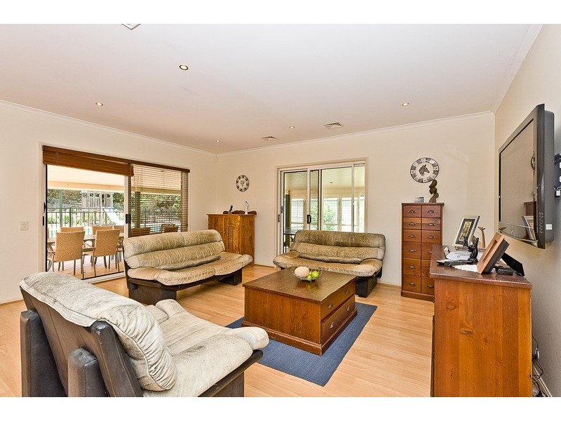 6 Smallwood Ct, Samford Valley QLD 4520