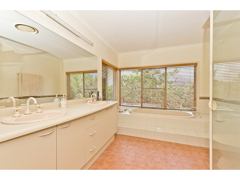 6 Smallwood Ct, Samford Valley QLD 4520