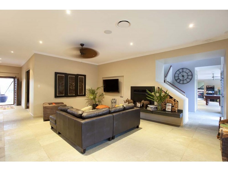 7 Oak River Road, Draper QLD 4520