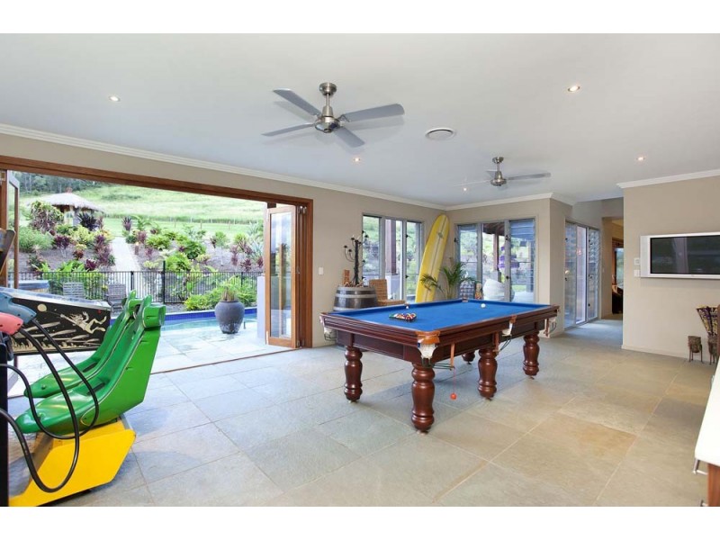 7 Oak River Road, Draper QLD 4520