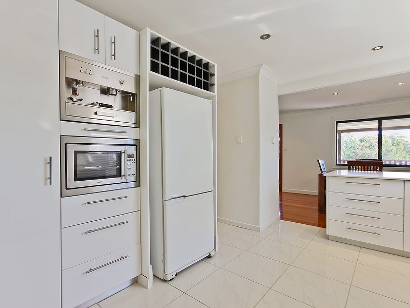 16 Junction Street, Samford Village QLD 4520