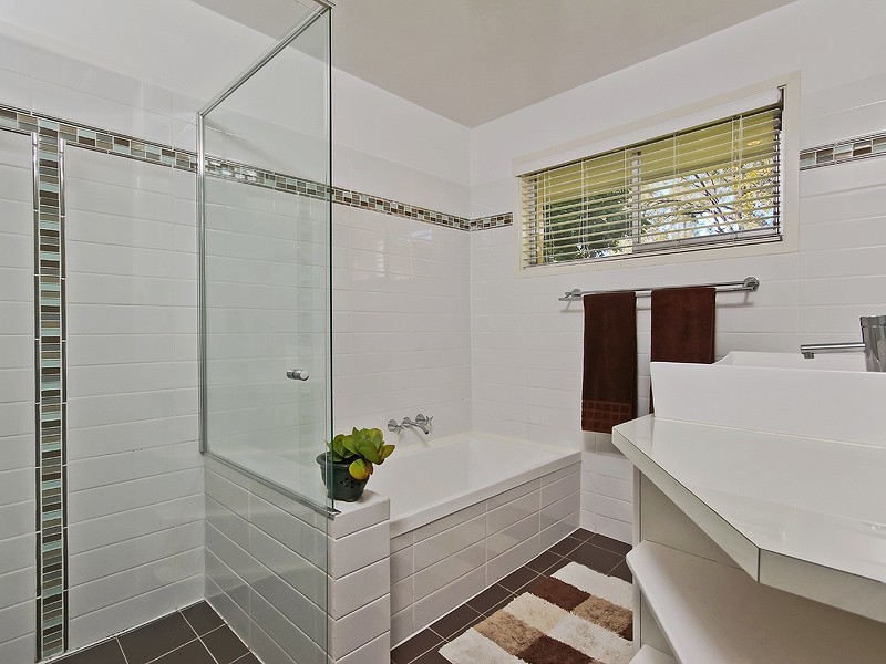 16 Junction Street, Samford Village QLD 4520