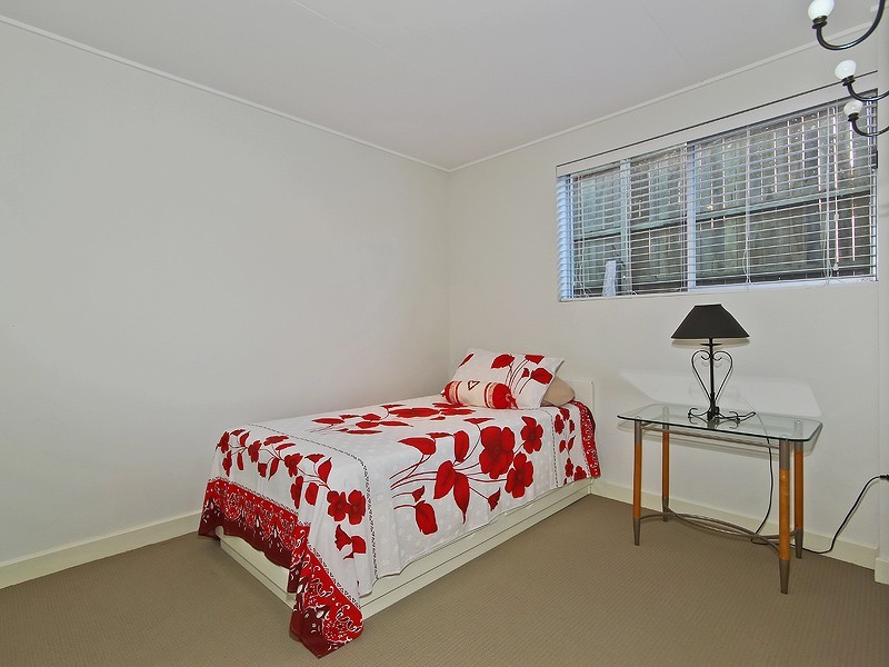 16 Junction Street, Samford Village QLD 4520