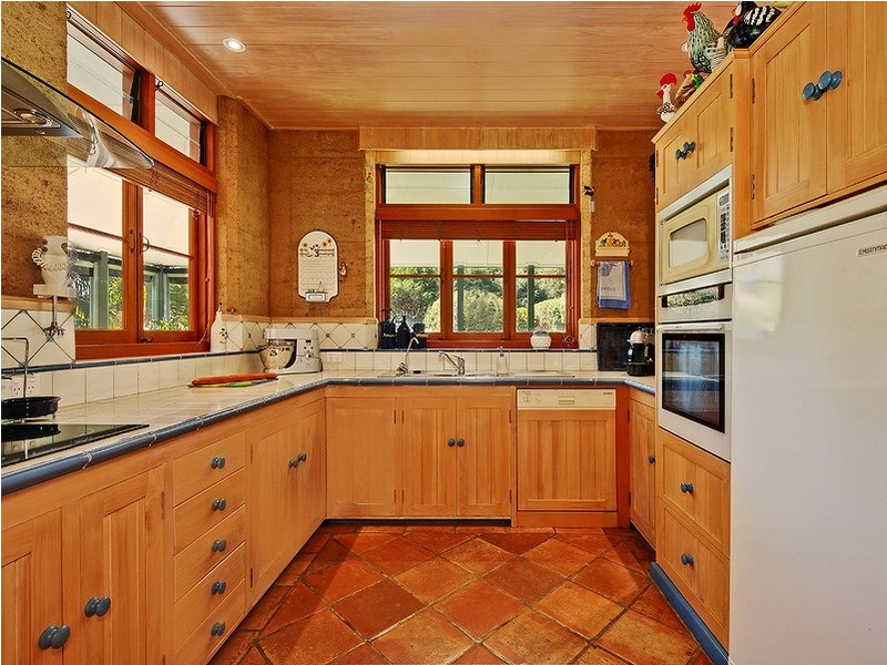 11 Benjamin Close, Samford Valley QLD 4520