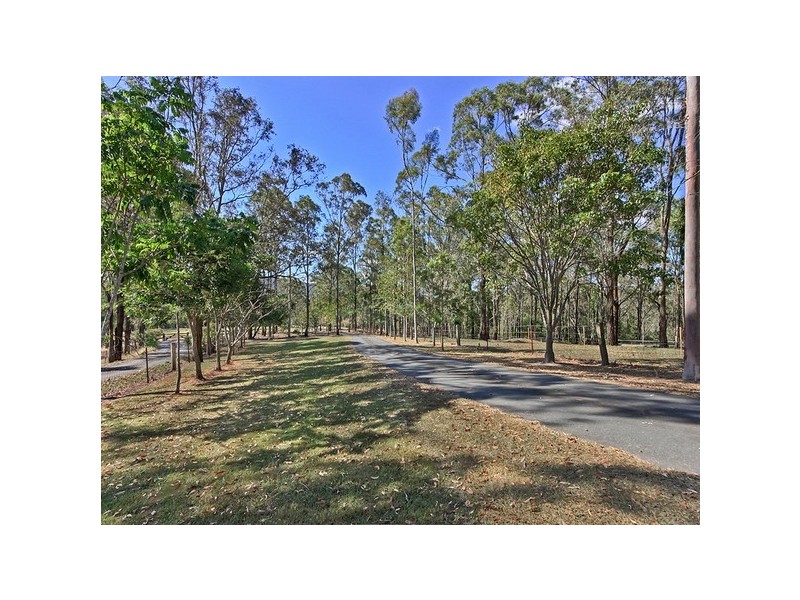 7 Mangifera Close, Wights Mountain QLD 4520