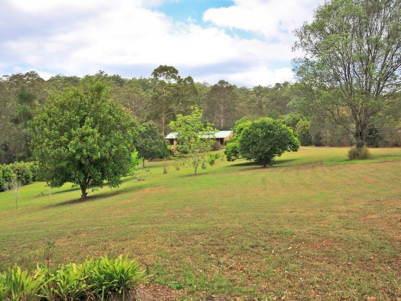 5 Nullamanna Road, Camp Mountain QLD 4520