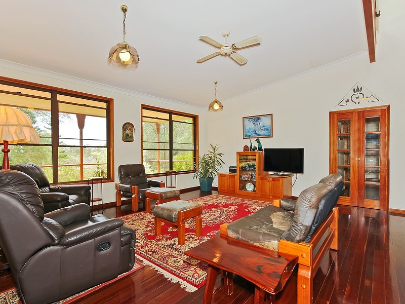 5 Nullamanna Road, Camp Mountain QLD 4520