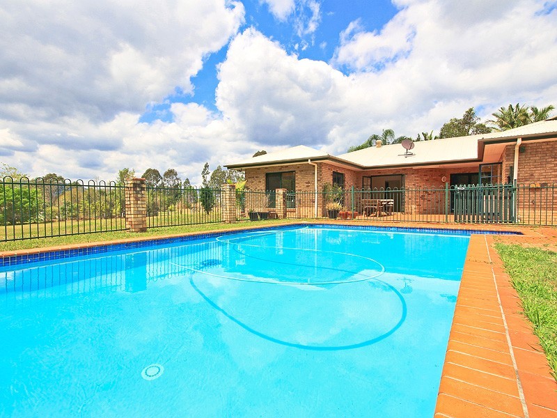 4 Brushwood Dr, Samford Valley QLD 4520