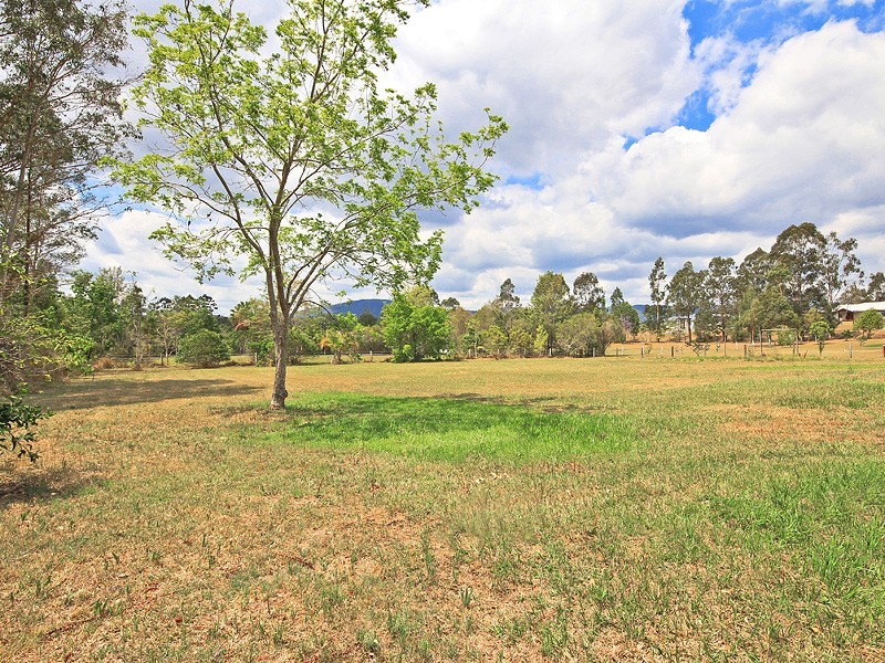 4 Brushwood Dr, Samford Valley QLD 4520