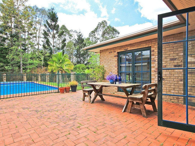 4 Brushwood Dr, Samford Valley QLD 4520