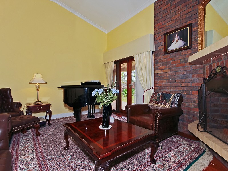 14 Valray Place, Samford Valley QLD 4520