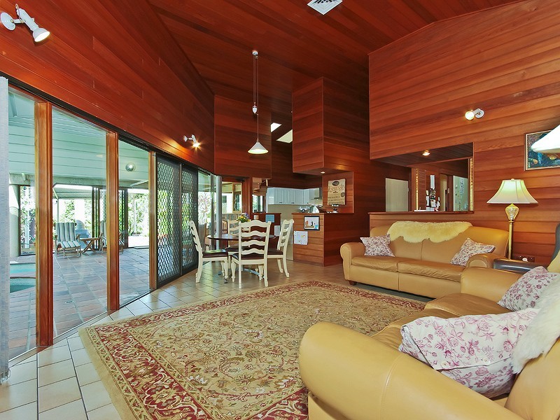 14 Valray Place, Samford Valley QLD 4520