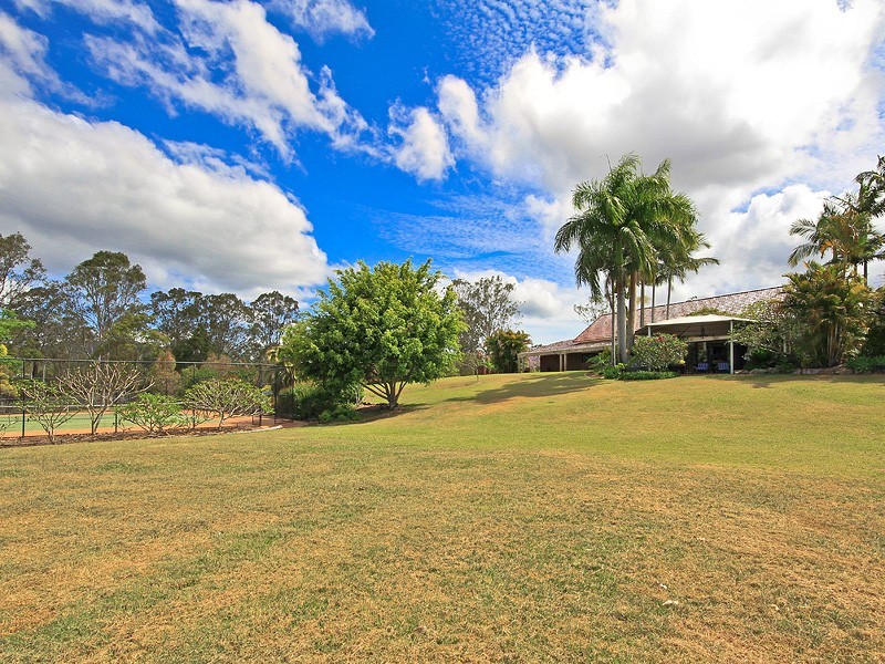 14 Valray Place, Samford Valley QLD 4520