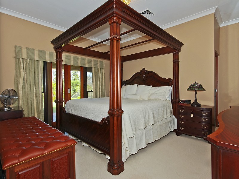 14 Valray Place, Samford Valley QLD 4520