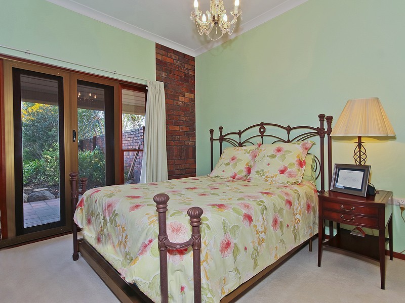 14 Valray Place, Samford Valley QLD 4520