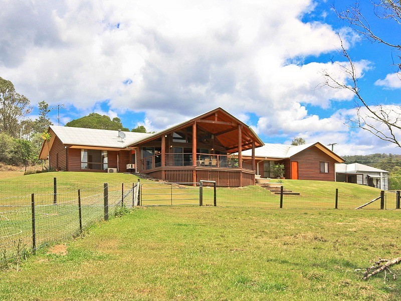 68 Oatlands Crt, Wights Mountain QLD 4520