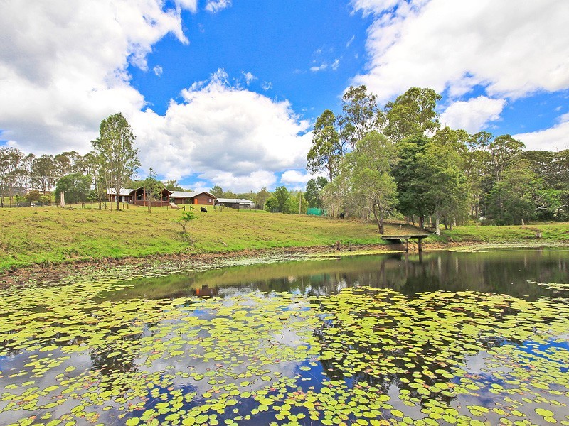 68 Oatlands Crt, Wights Mountain QLD 4520