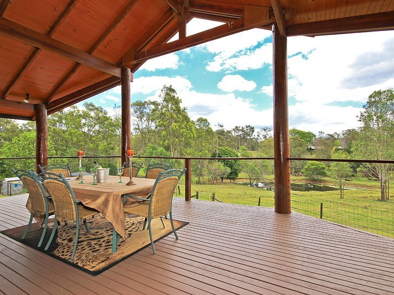 68 Oatlands Crt, Wights Mountain QLD 4520