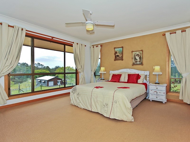 68 Oatlands Crt, Wights Mountain QLD 4520