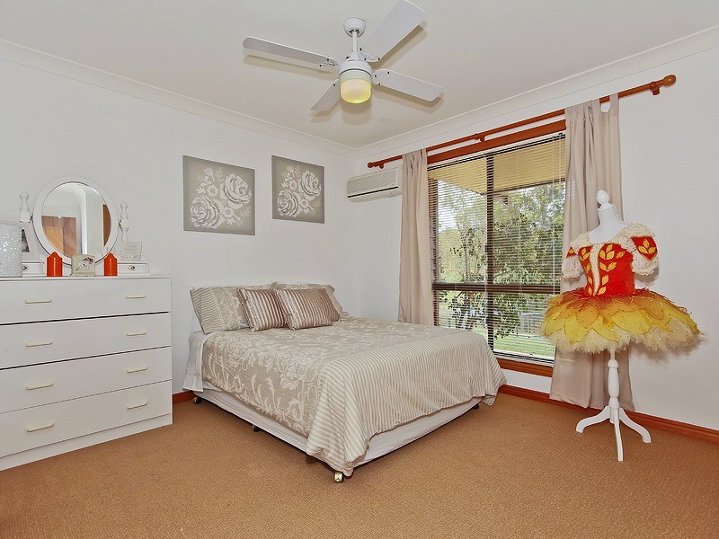 68 Oatlands Crt, Wights Mountain QLD 4520