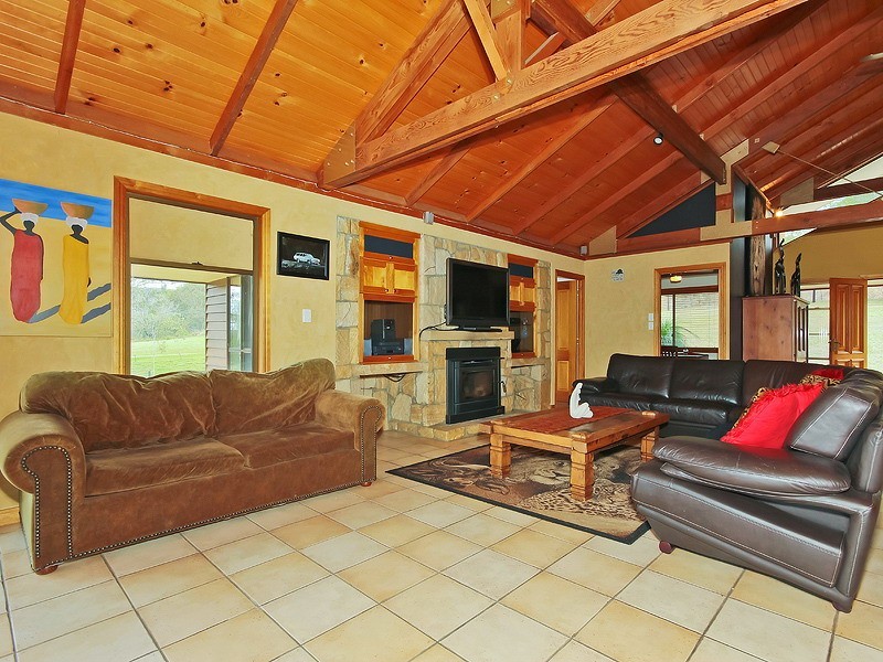 68 Oatlands Crt, Wights Mountain QLD 4520