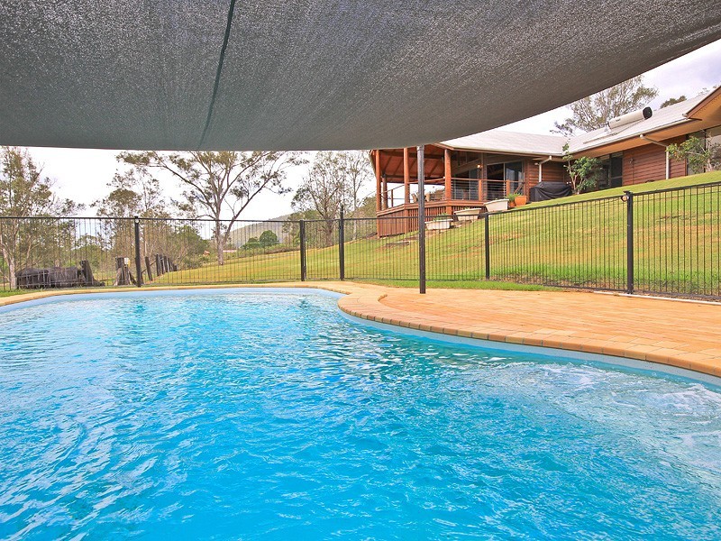 68 Oatlands Crt, Wights Mountain QLD 4520