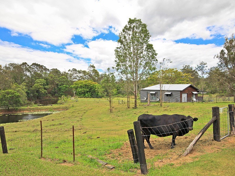 68 Oatlands Crt, Wights Mountain QLD 4520