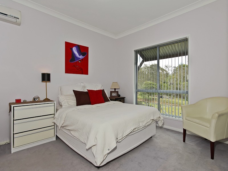68 Oatlands Crt, Wights Mountain QLD 4520