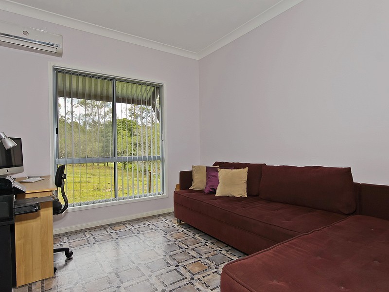 68 Oatlands Crt, Wights Mountain QLD 4520