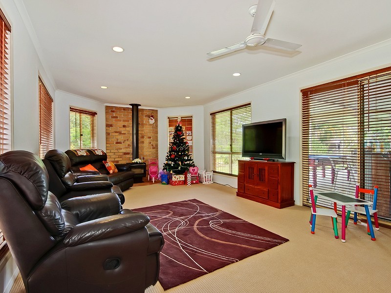 8 Clapham Court, Bunya QLD 4055