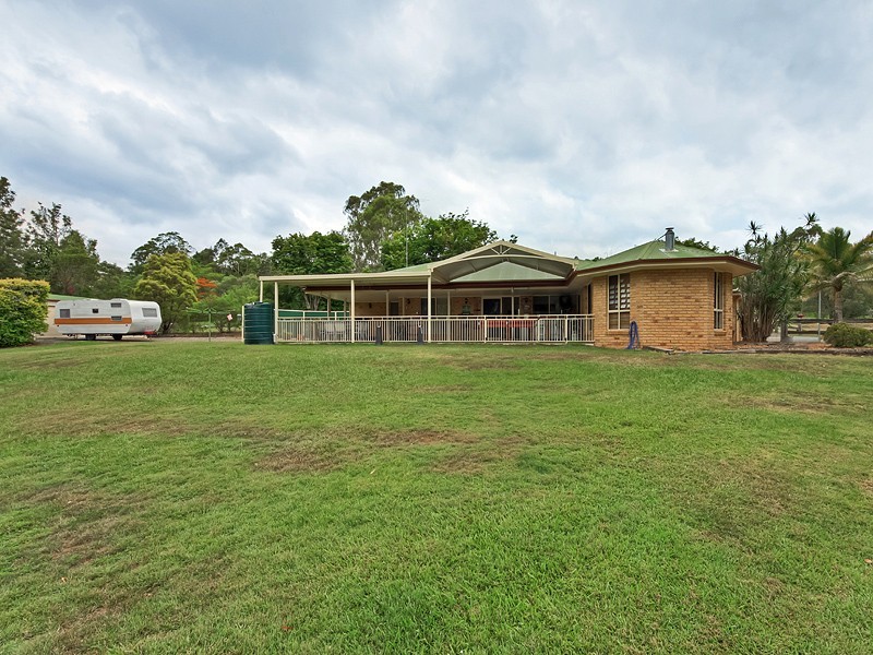 8 Clapham Court, Bunya QLD 4055