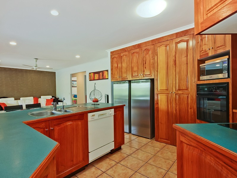 8 Clapham Court, Bunya QLD 4055