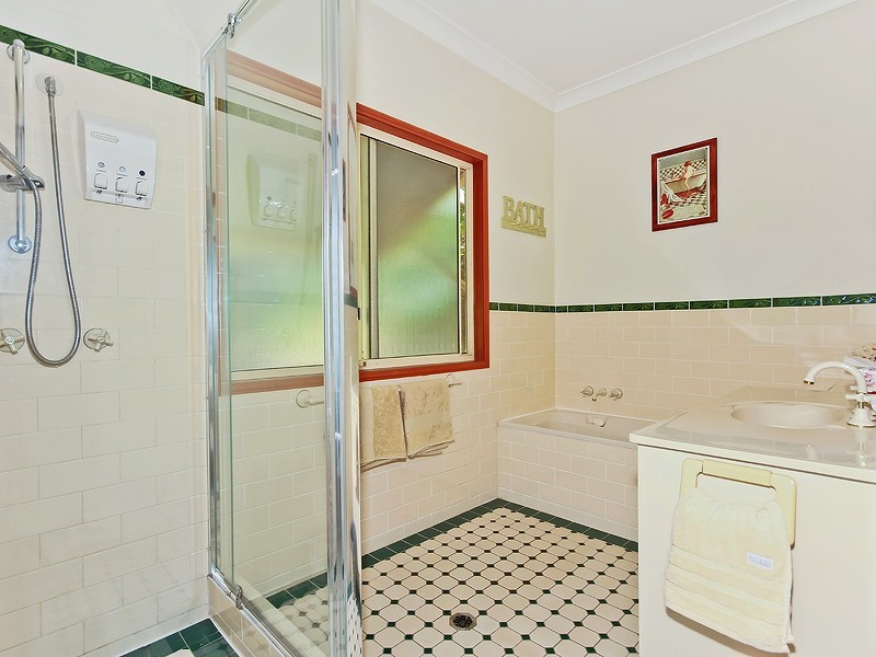 5 Woodview Street, Samford Valley QLD 4520