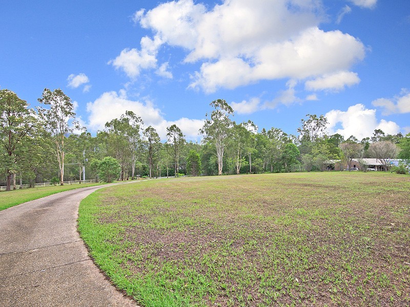 31 Wights Mountain Rd, Samford Valley QLD 4520