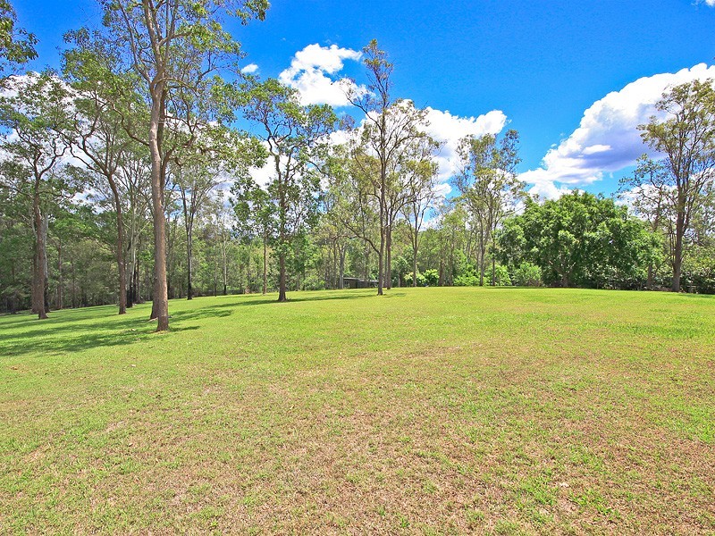 12 Trentham Place, Samford Village QLD 4520