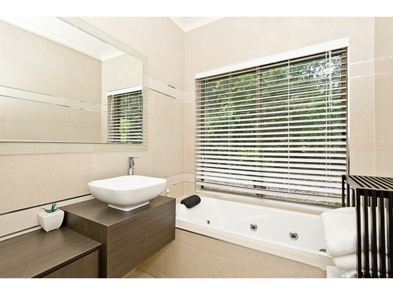 16 Richards Road, Camp Mountain QLD 4520