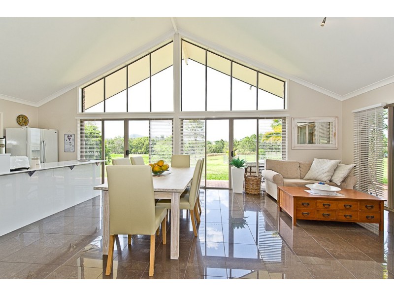 16 Richards Road, Camp Mountain QLD 4520