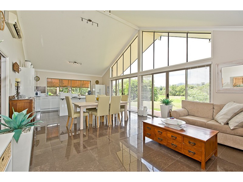 16 Richards Road, Camp Mountain QLD 4520