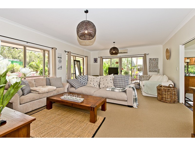 16 Richards Road, Camp Mountain QLD 4520