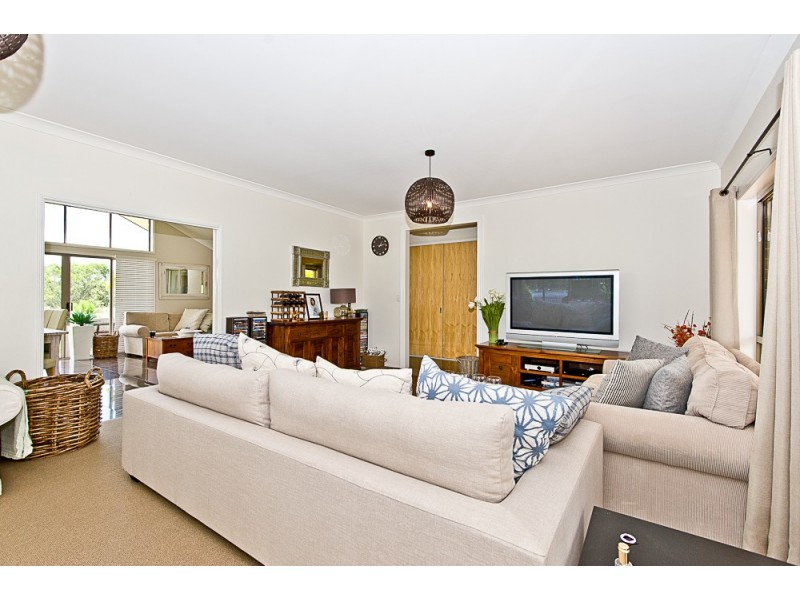 16 Richards Road, Camp Mountain QLD 4520