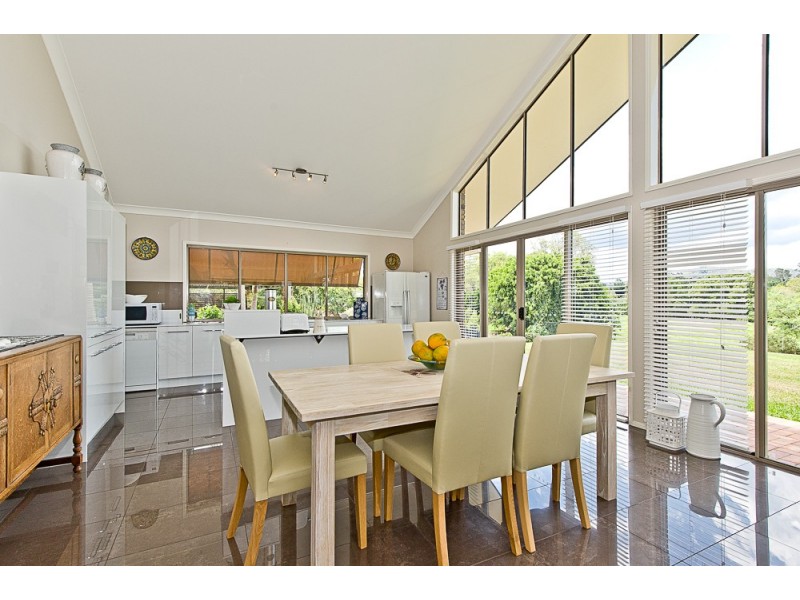 16 Richards Road, Camp Mountain QLD 4520