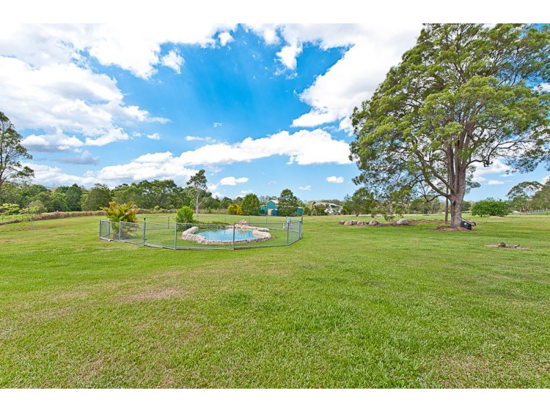 16 Richards Road, Camp Mountain QLD 4520