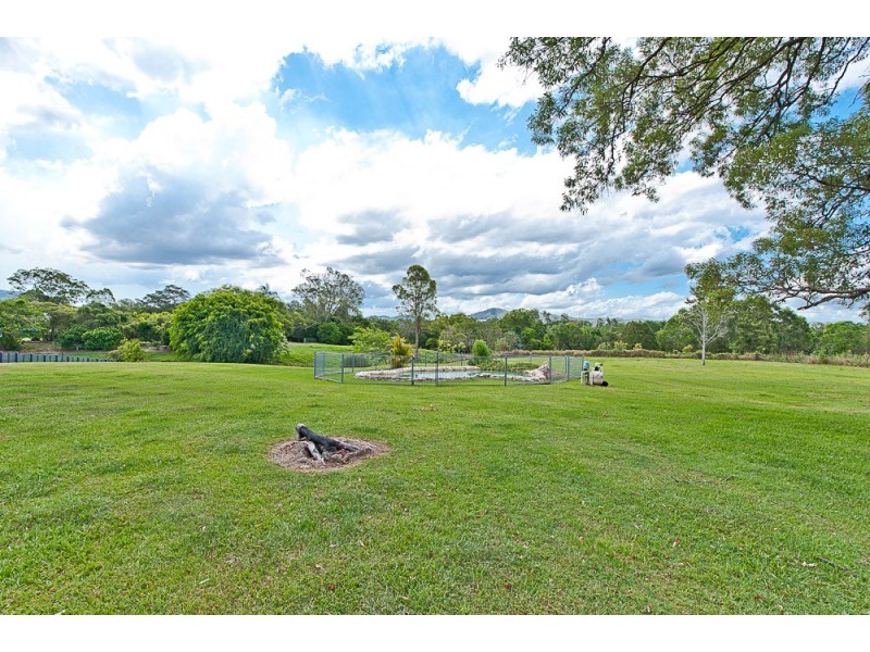 16 Richards Road, Camp Mountain QLD 4520