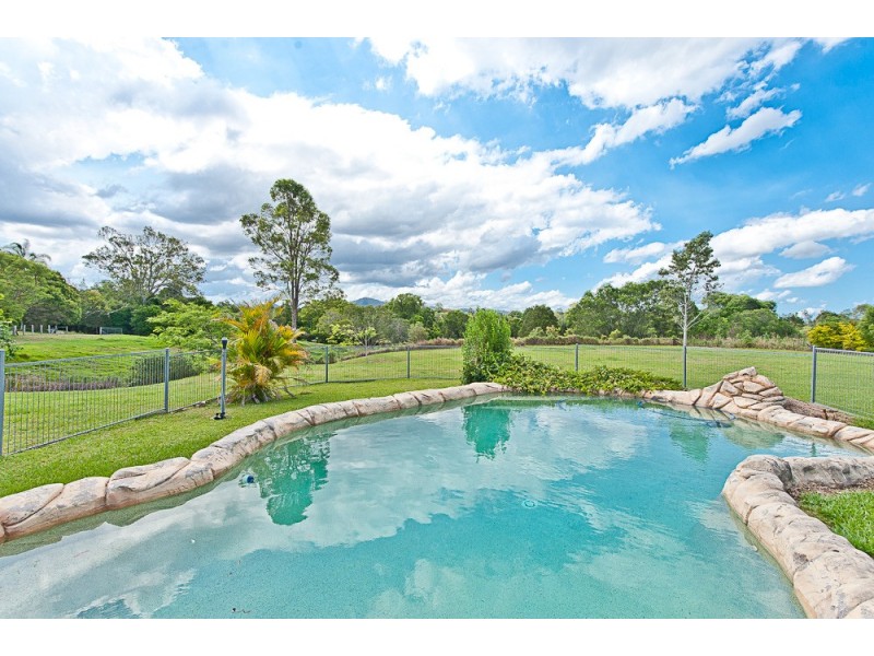 16 Richards Road, Camp Mountain QLD 4520