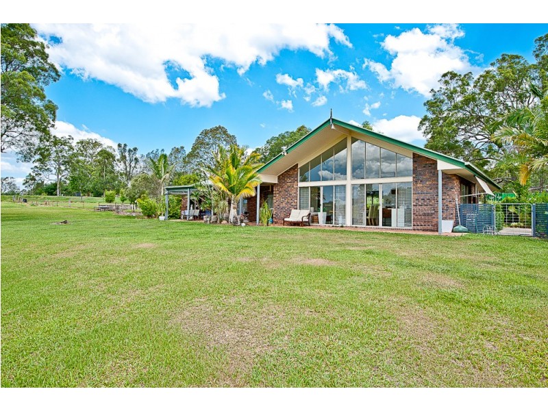 16 Richards Road, Camp Mountain QLD 4520